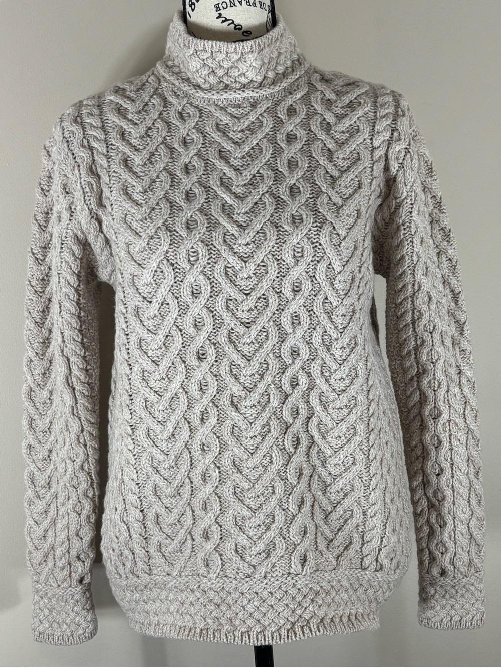 Aran Mor women’s Sz M Classic Cable Knit Merino Wool Sweater - Cream